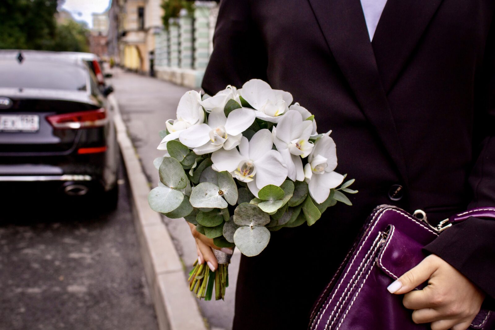 Букет невесты Elegance из белых орхидей Свадебный букет невесты из белых орхидей купить в СПб